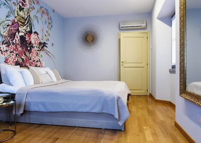 Lora Luxury House